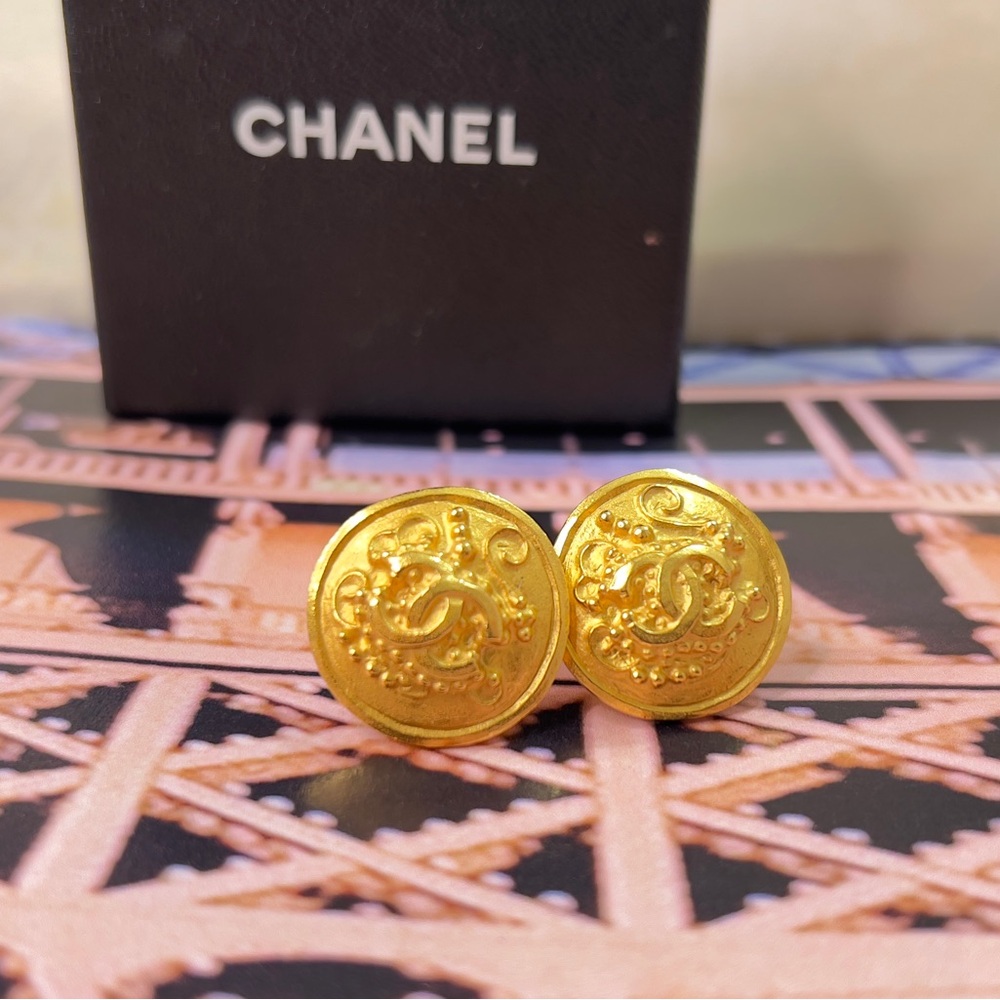 Auth CHANEL Earrings • Authentic 24K Gold Plated Clip Ons Vintage Clips